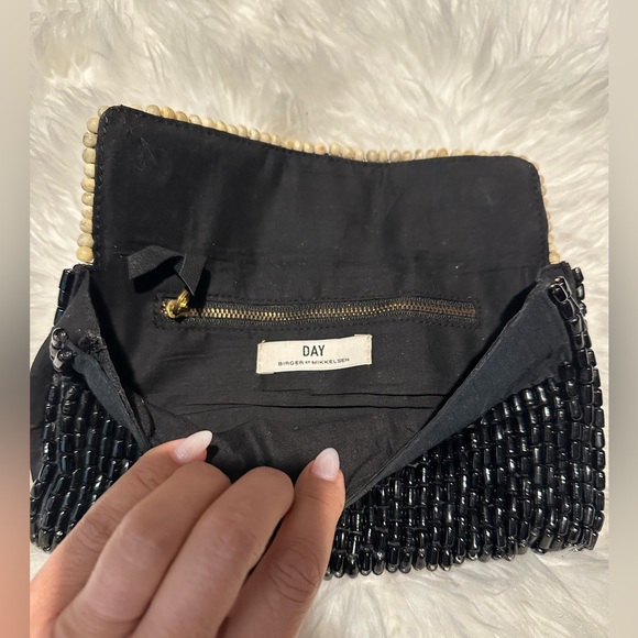Day Birger et Mikkelsen Beaded Shell Clutch Black and Cream - magnetic closure - Picture 4 of 6